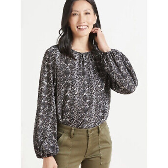 Evereve Allison Joy NWOT Harper Volume Sleeve blouse Peasant Sleeve snakeskin - Picture 1 of 8